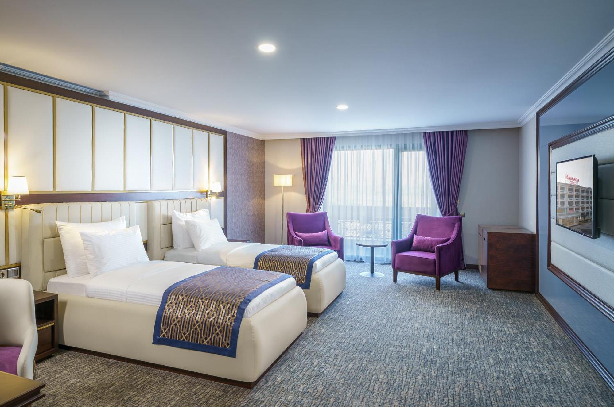 Ramada Plaza By Wyndham Silivri Hotell Exteriör bild