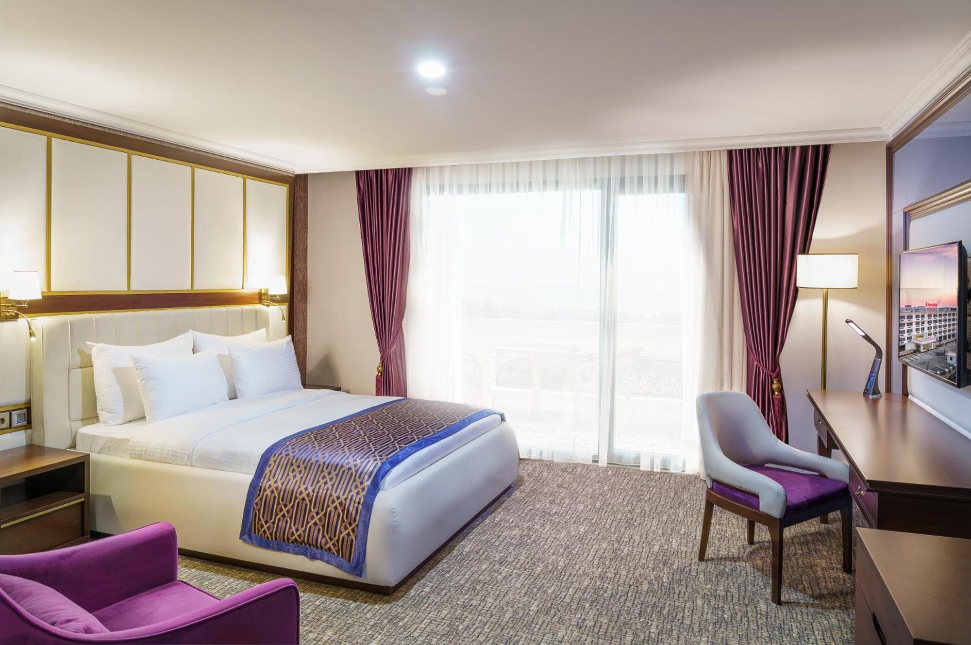 Ramada Plaza By Wyndham Silivri Hotell Exteriör bild