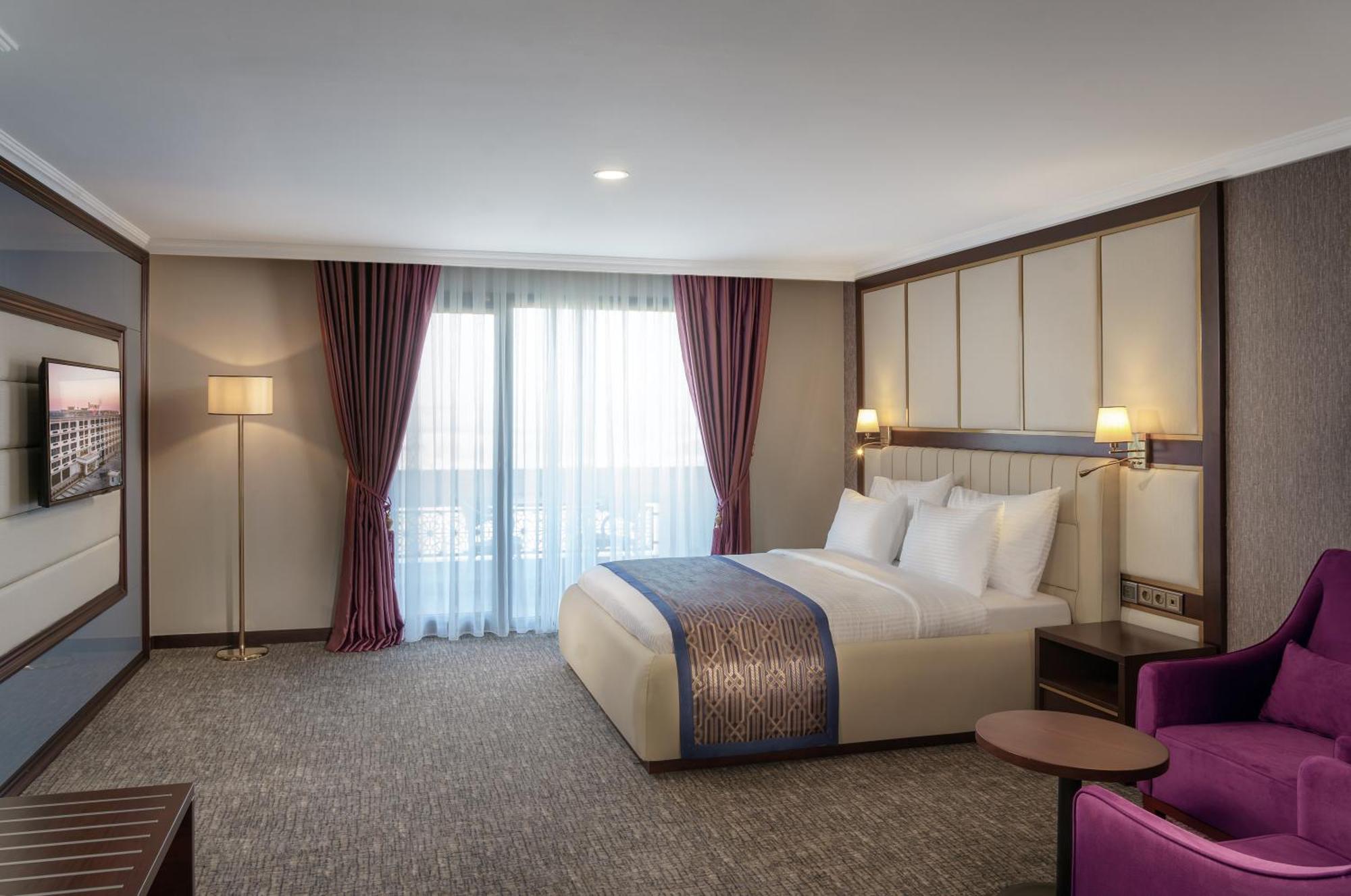 Ramada Plaza By Wyndham Silivri Hotell Exteriör bild