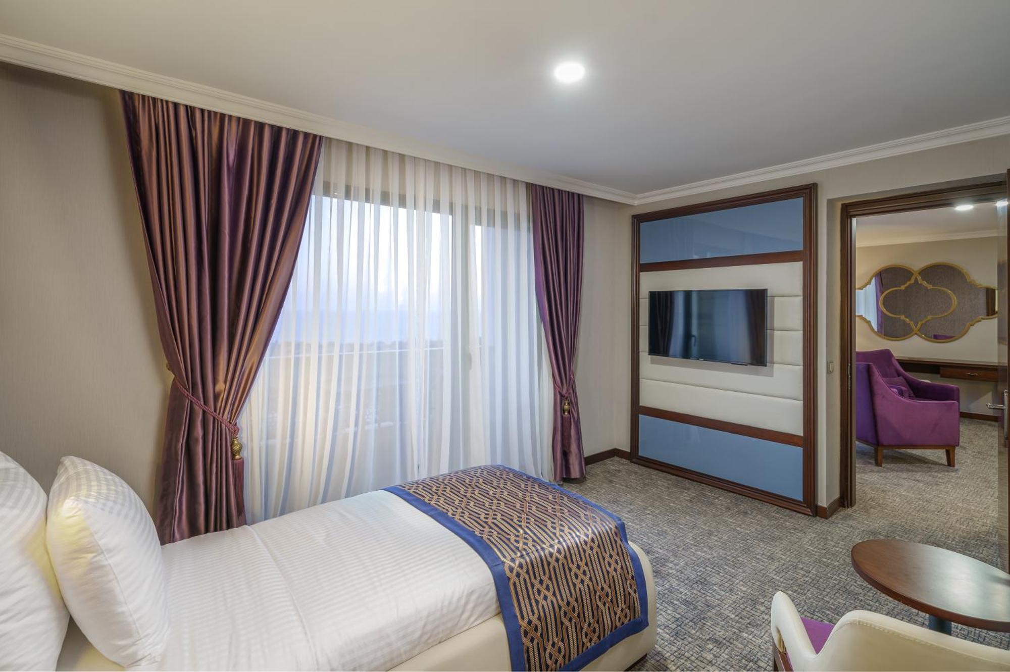 Ramada Plaza By Wyndham Silivri Hotell Exteriör bild