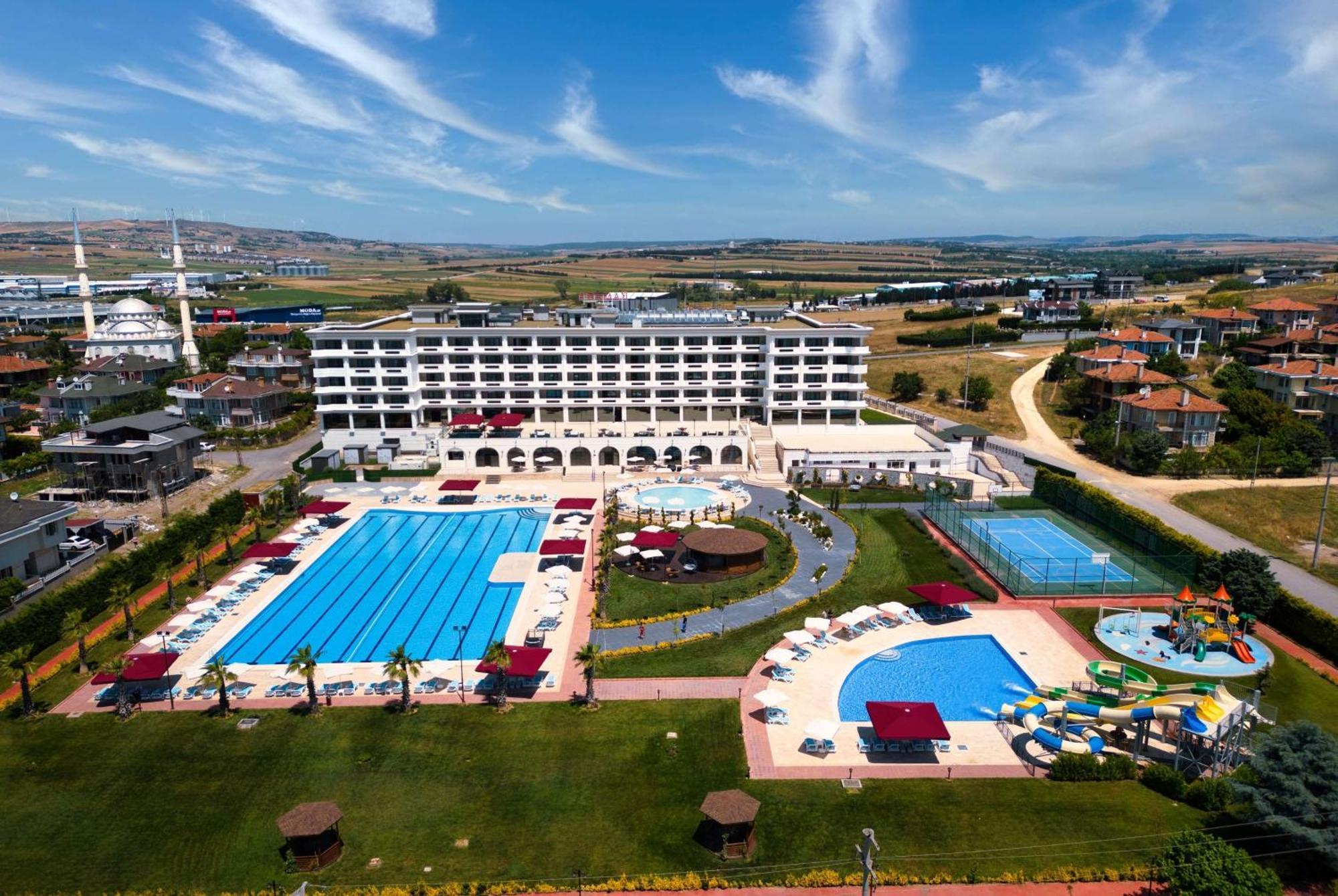 Ramada Plaza By Wyndham Silivri Hotell Exteriör bild